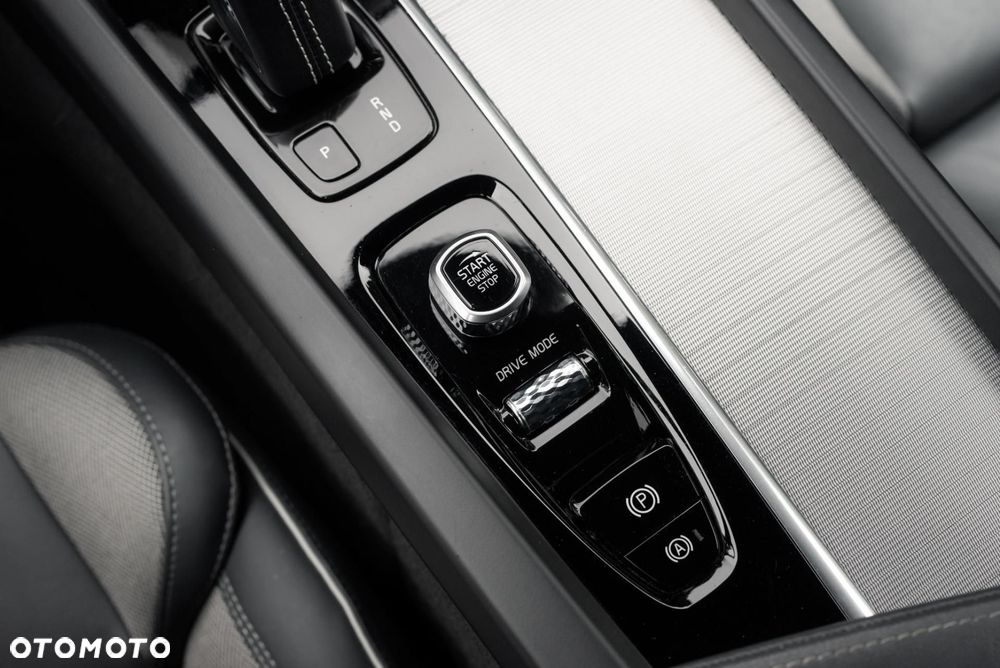 Volvo XC 60 B5 B AWD R-Design - 28