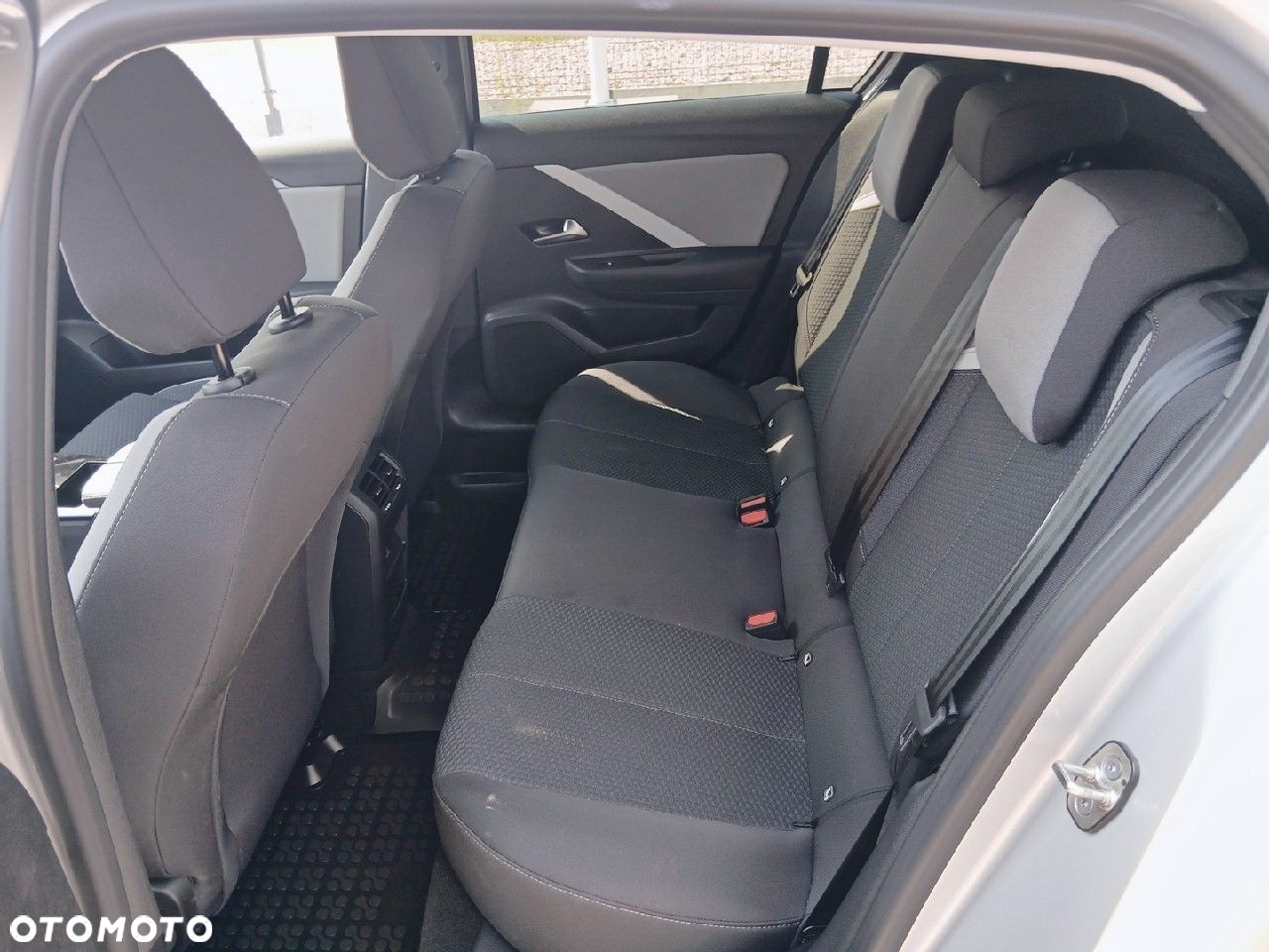 Opel Astra VI 1.2 T GS S&S - 10