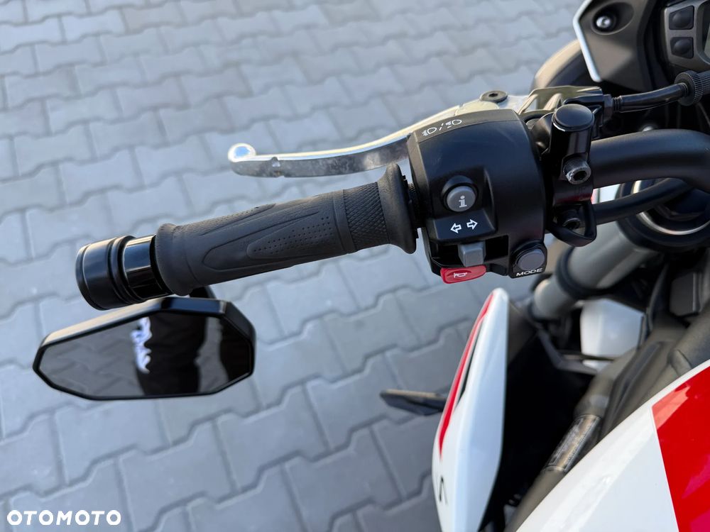 Triumph Street Triple - 10
