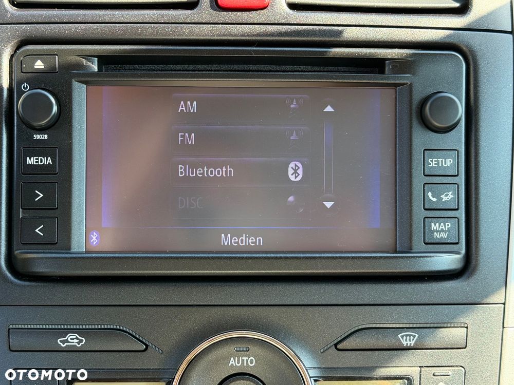 Toyota Auris 1.8 HSD Luna - 35
