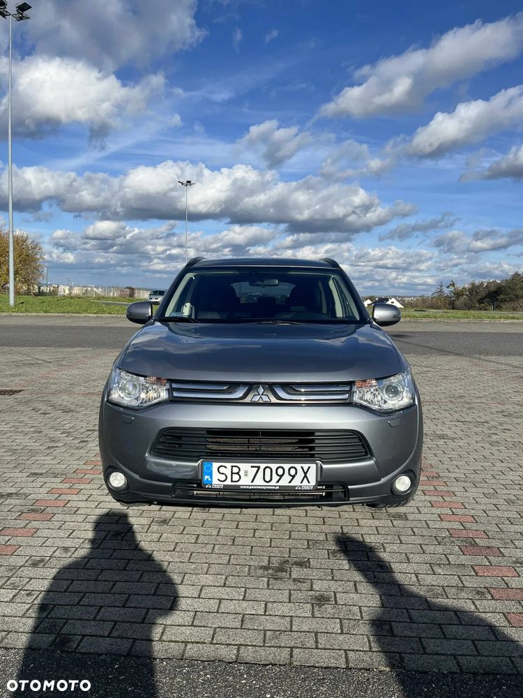 Mitsubishi Outlander - 2