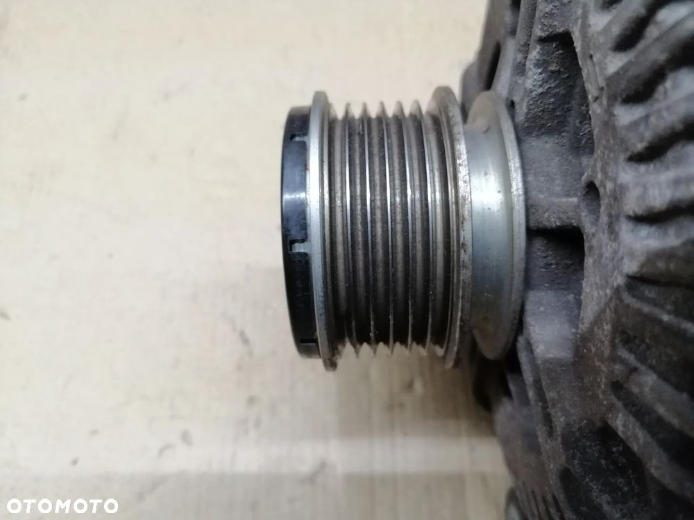 Volkswagen Passat B6 2.0 TDi alternator Valeo 180A 021903026L TG17C019 - 2