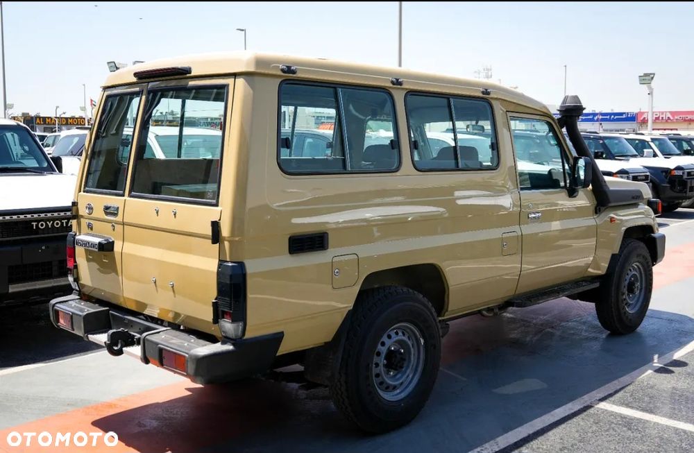 Toyota Land Cruiser - 5
