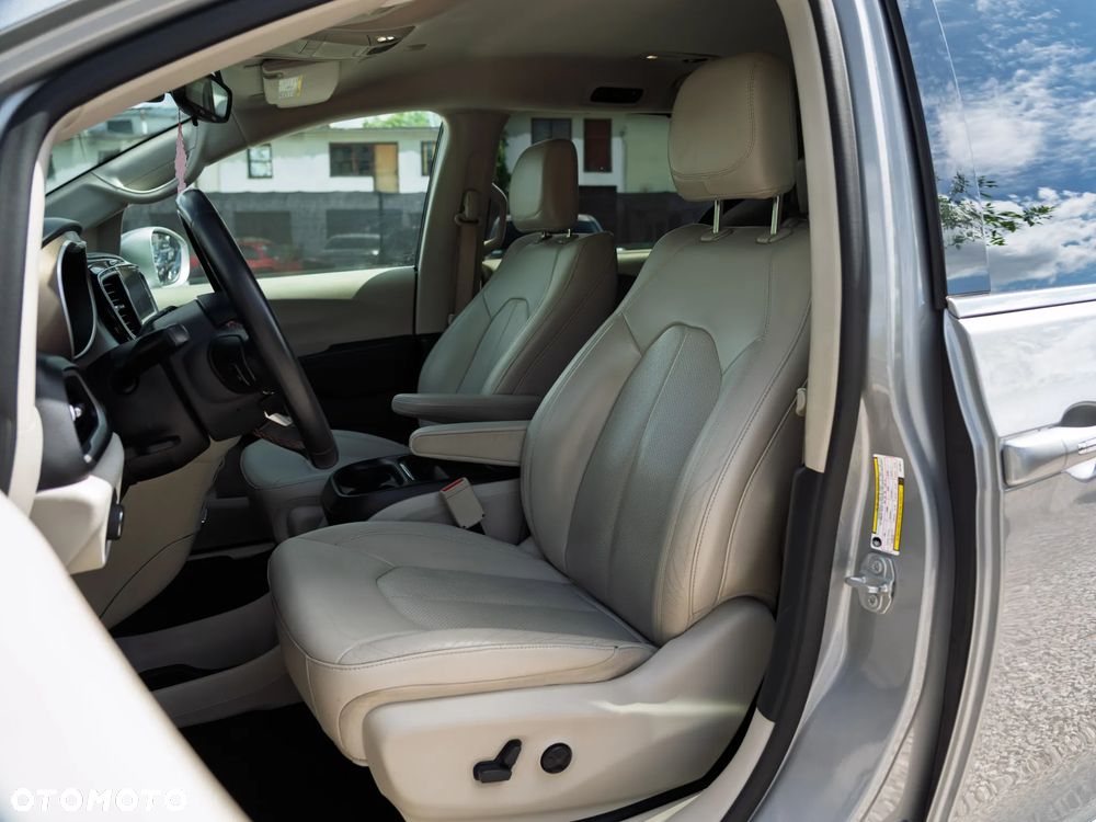 Chrysler Pacifica - 10