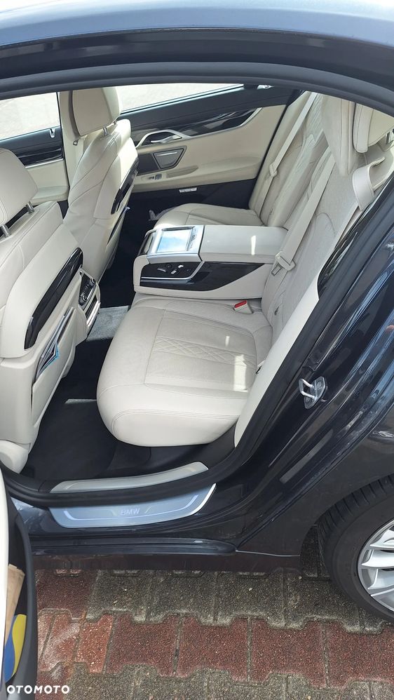 BMW Seria 7 740d xDrive - 9