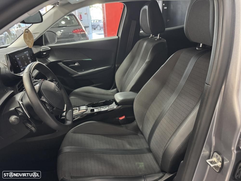 Peugeot 2008 PureTech 130 EAT8 Allure - 28