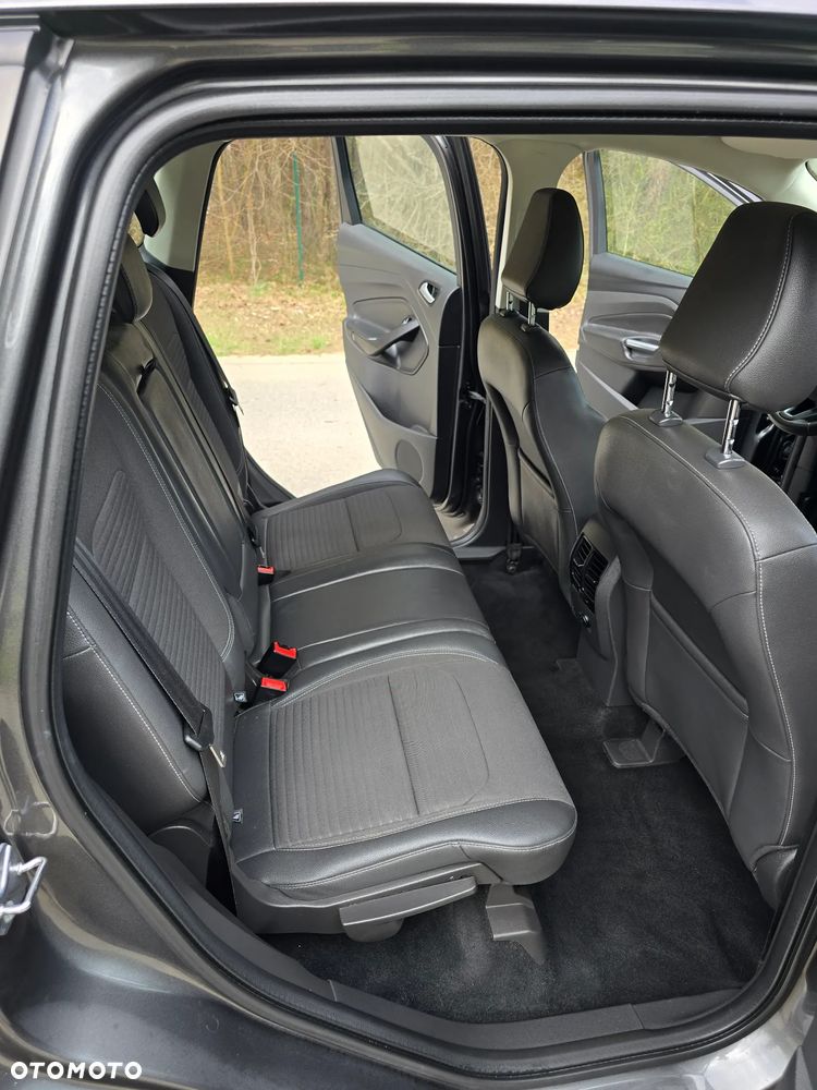 Ford Kuga 1.5 EcoBoost 2x4 Titanium - 24