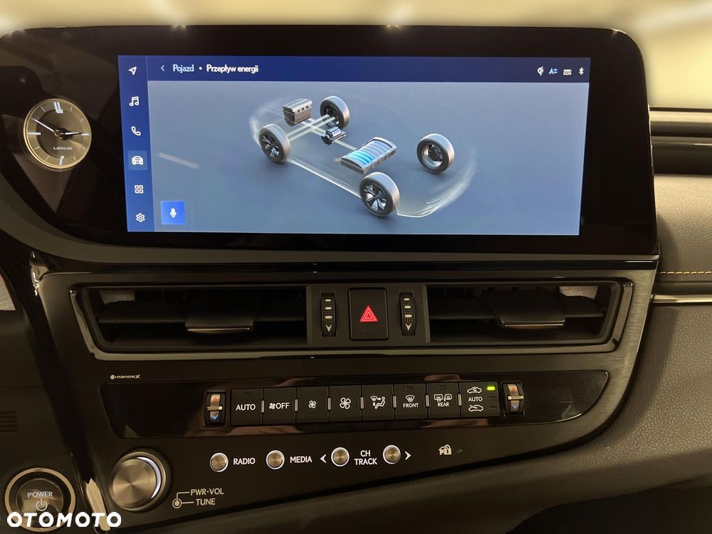 Lexus ES 300h Business Edition - 27