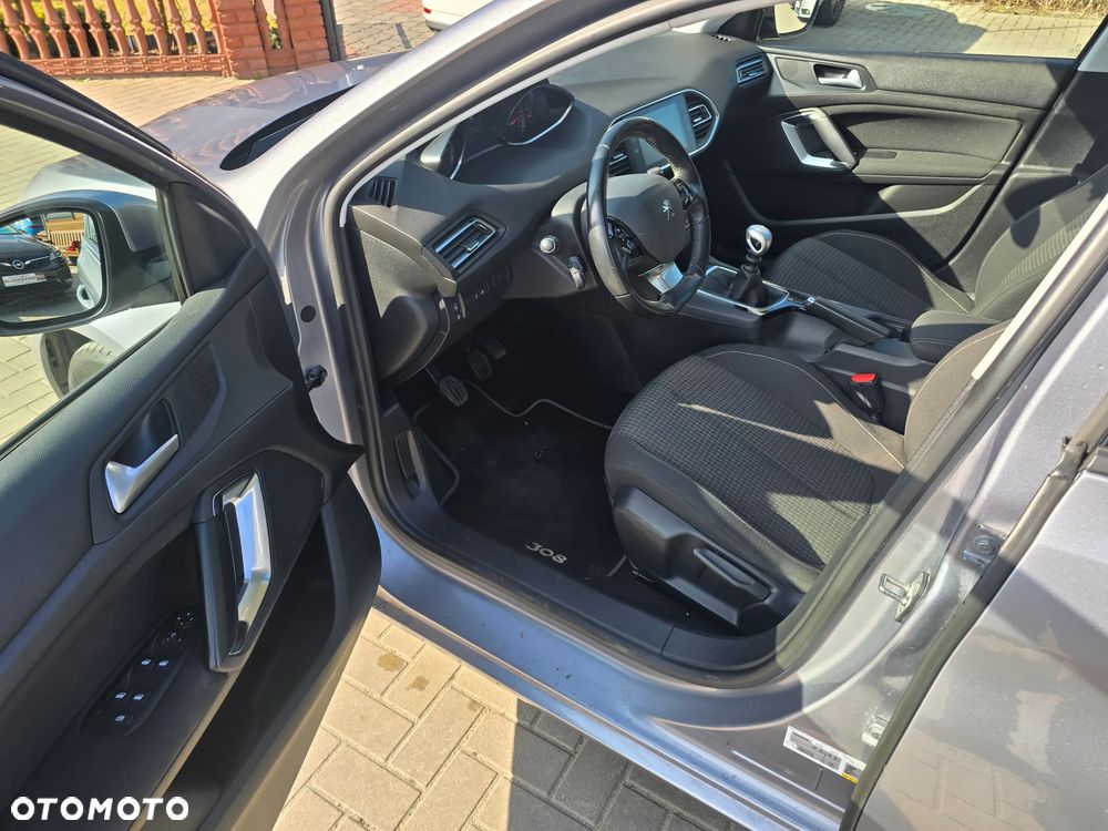 Peugeot 308 - 8