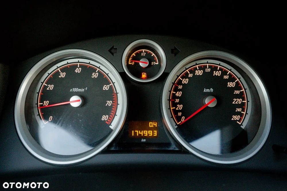 Opel Astra III GTC 1.8 Sport - 19