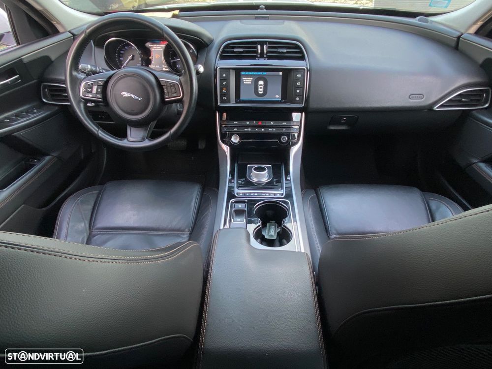 Jaguar XE 2.0 D Prestige Aut. - 8