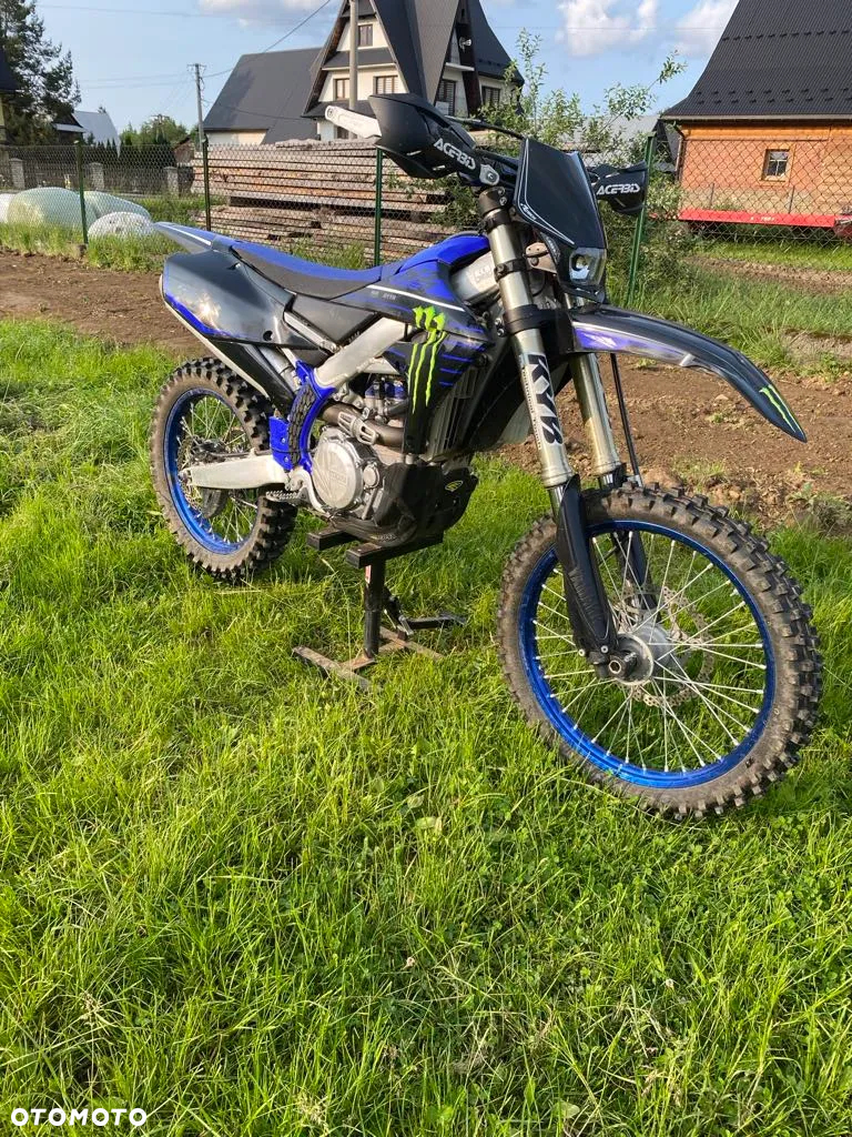 Yamaha YZF - 17