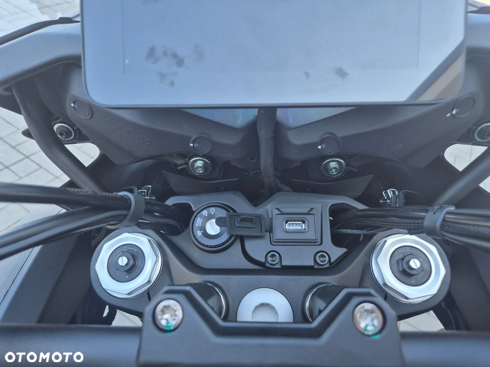 QJMOTOR SRT900S - 26