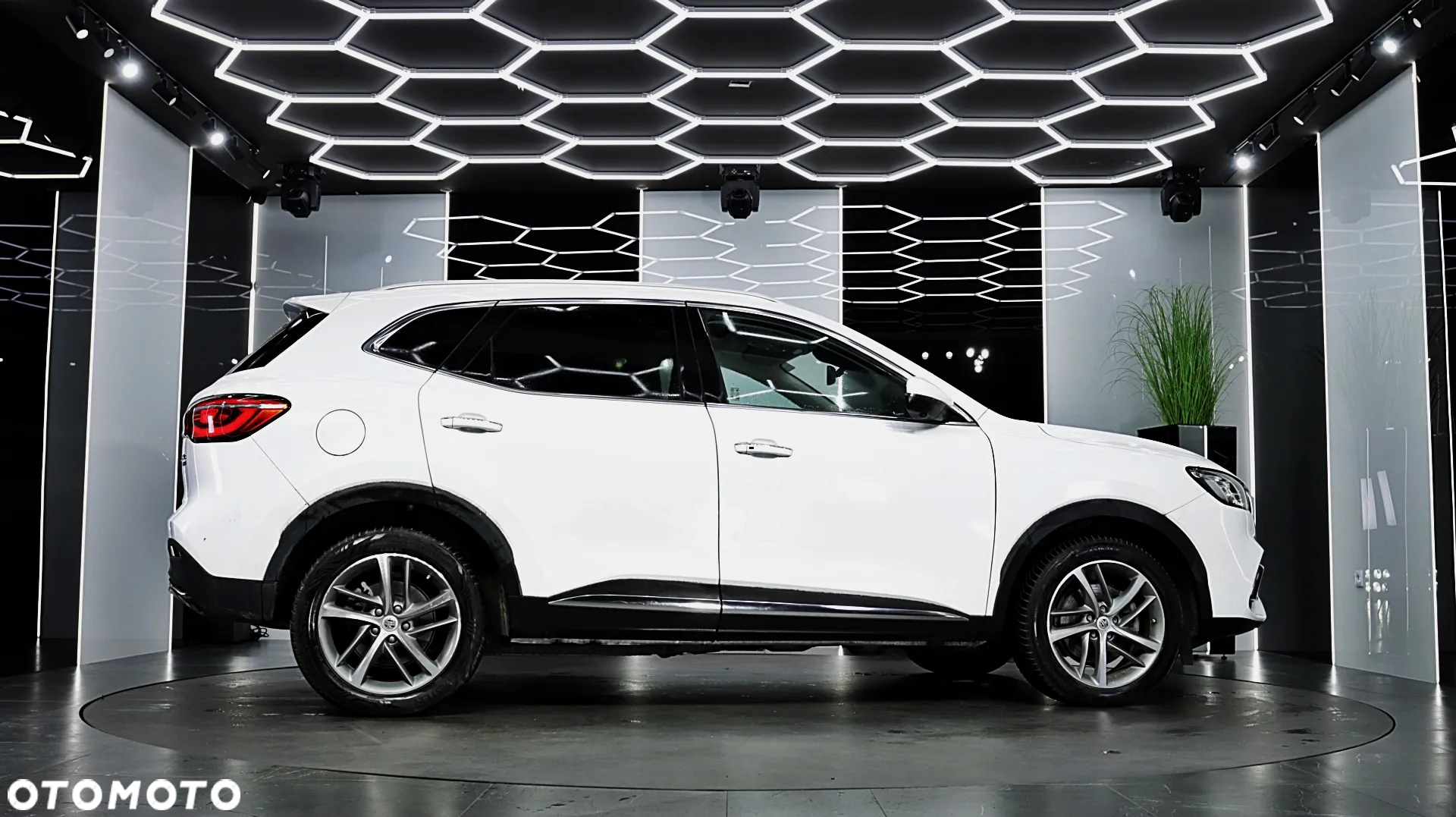 MG EHS 1.5T-GDI PHEV Luxury - 13