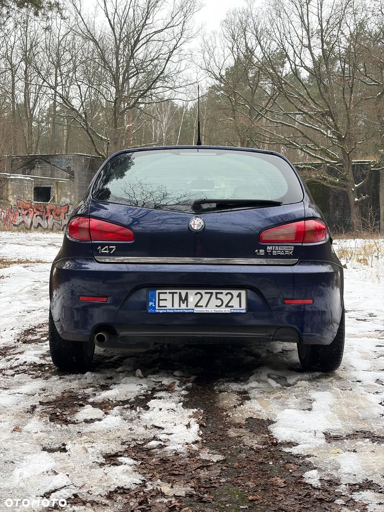 Alfa Romeo 147 1.6 T.S Distinctive - 6