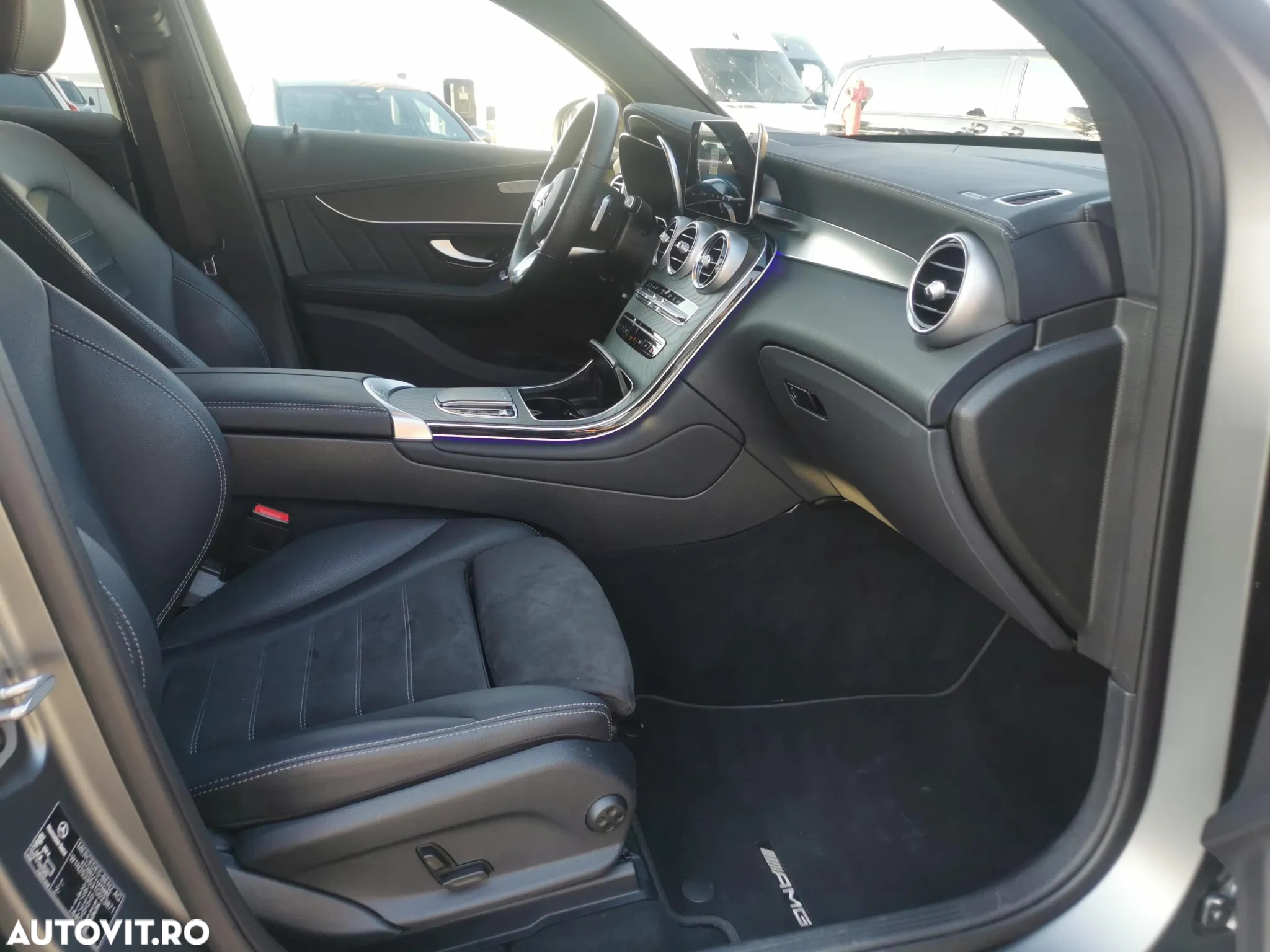 Mercedes-Benz GLC 300 e 4Matic 9G-TRONIC AMG Line - 15
