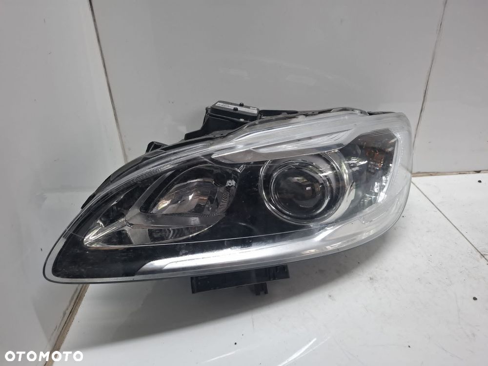 LAMPA LEWA PRZEDNIA PRZÓD VOLVO V60 S60 LIFT XENON 31698824 USZKODZONA - 2