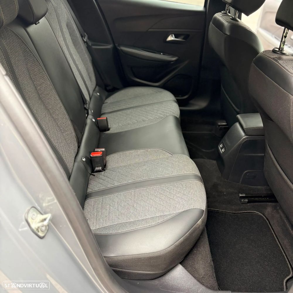 Peugeot e-208 Style - 18
