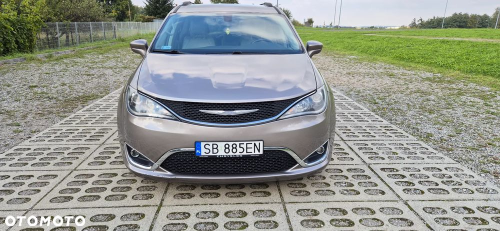 Chrysler Pacifica - 2