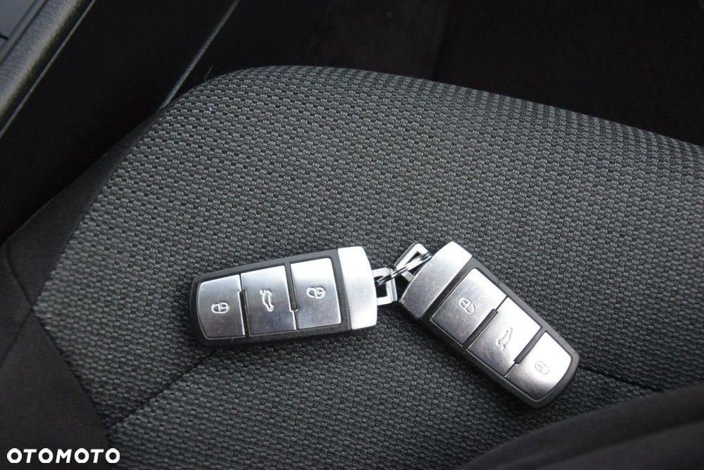 Volkswagen Passat - 25