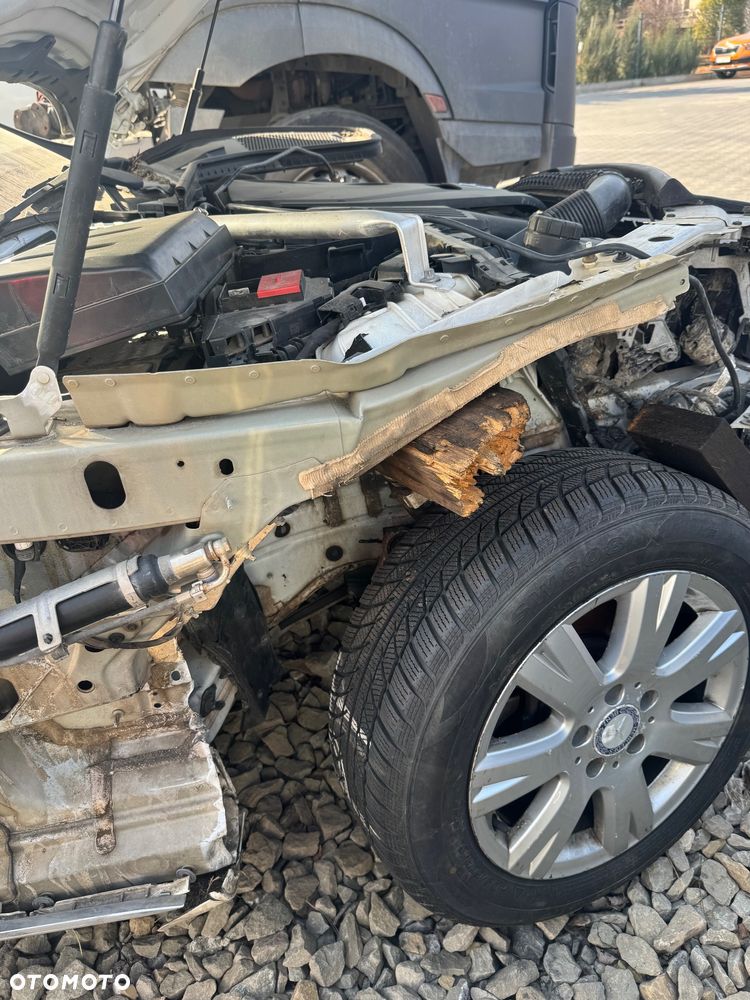 Mercedes-Benz Klasa C 180 9G-TRONIC Edition - 13