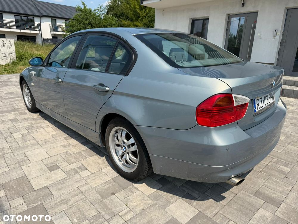 BMW Seria 3 318i - 9