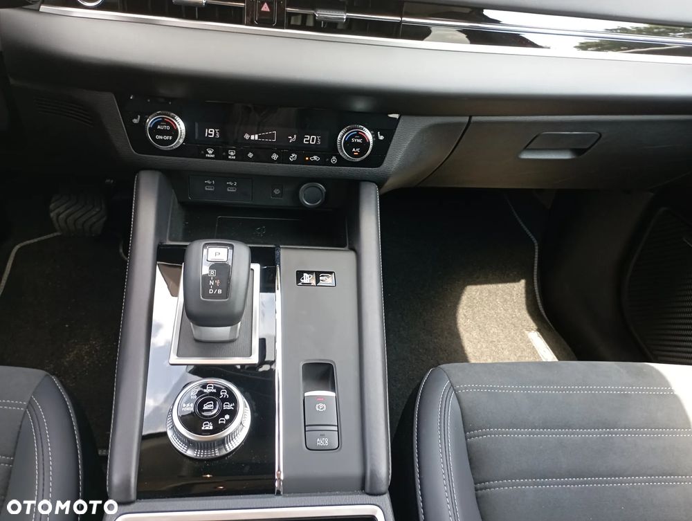 Mitsubishi Outlander Invite - 8