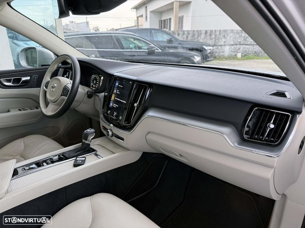 Volvo XC 60 2.0 D4 Momentum Plus Geartronic - 32
