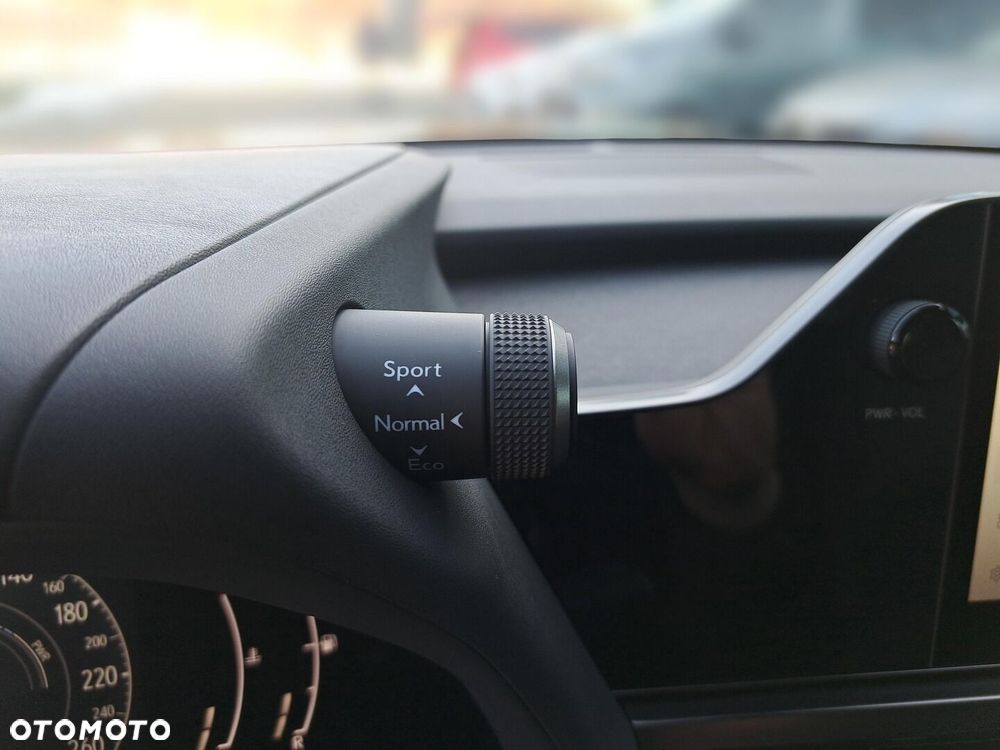 Lexus UX - 17