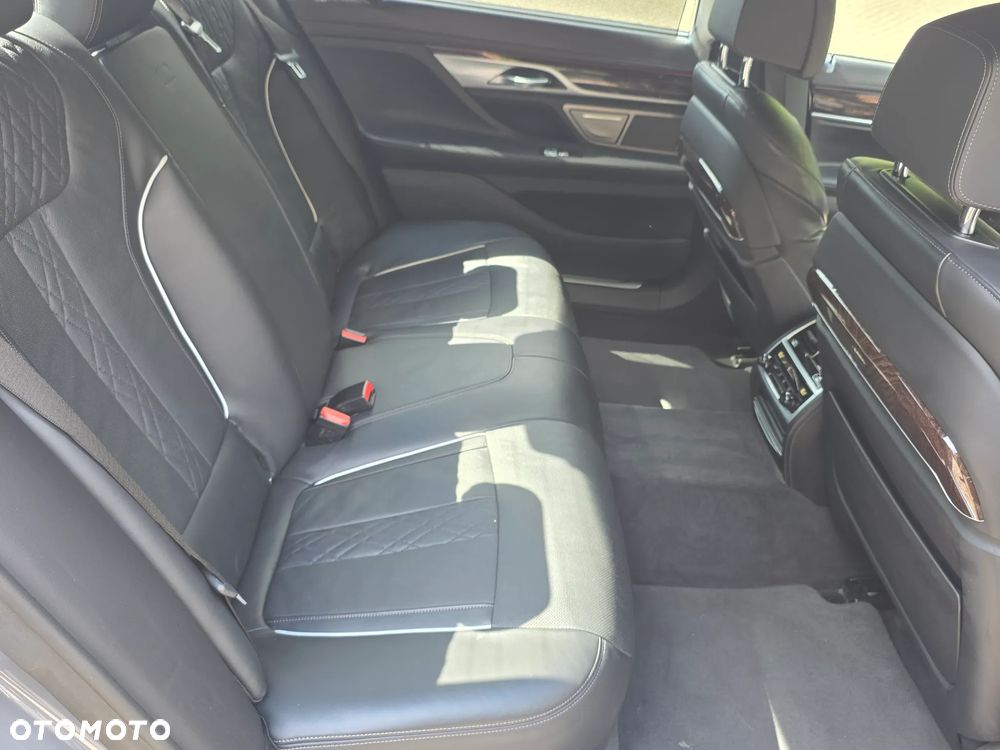 BMW Seria 7 - 11
