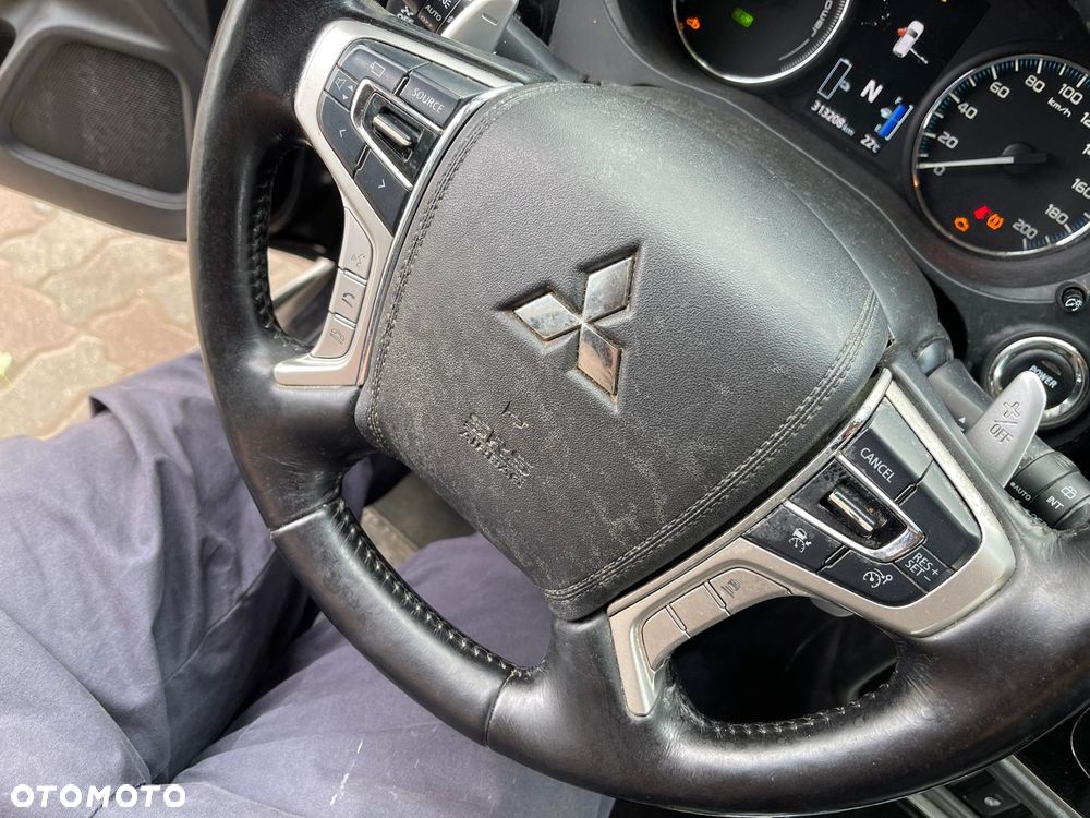 Mitsubishi Outlander Instyle NAVI + - 11