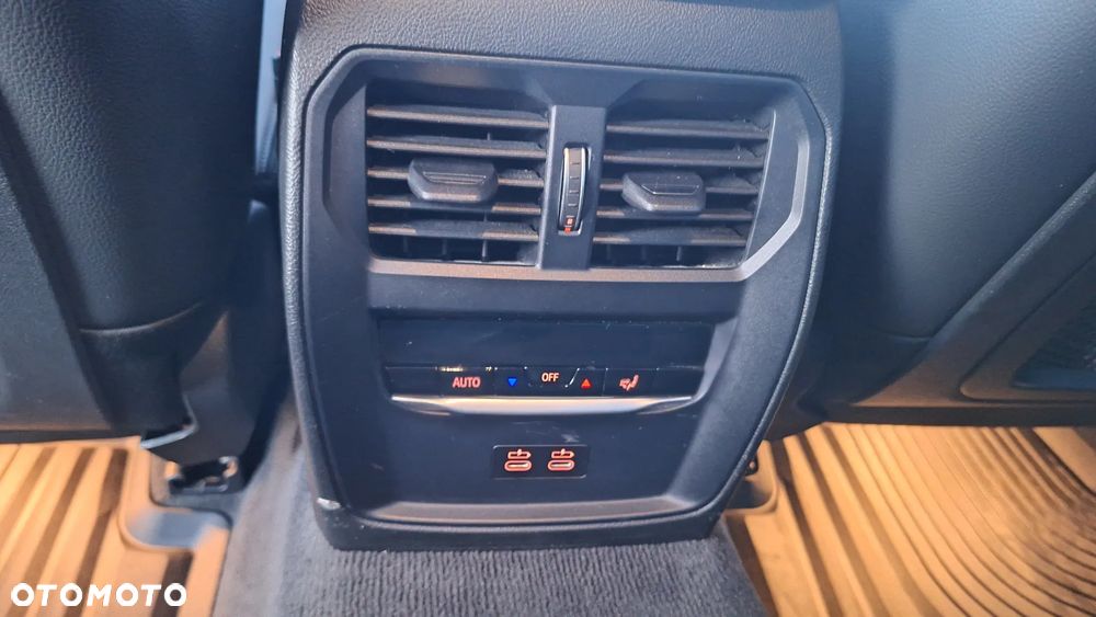 BMW Seria 3 330e M Sport - 17