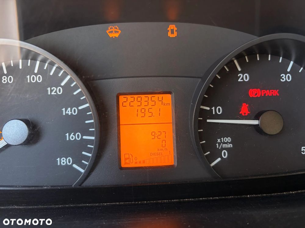 Mercedes-Benz Sprinter - 14