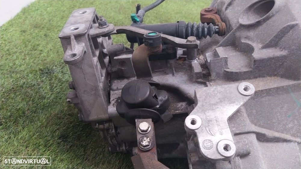 CAIXA VELOCIDADES FIAT GRANDE PUNTO 2013 - 4