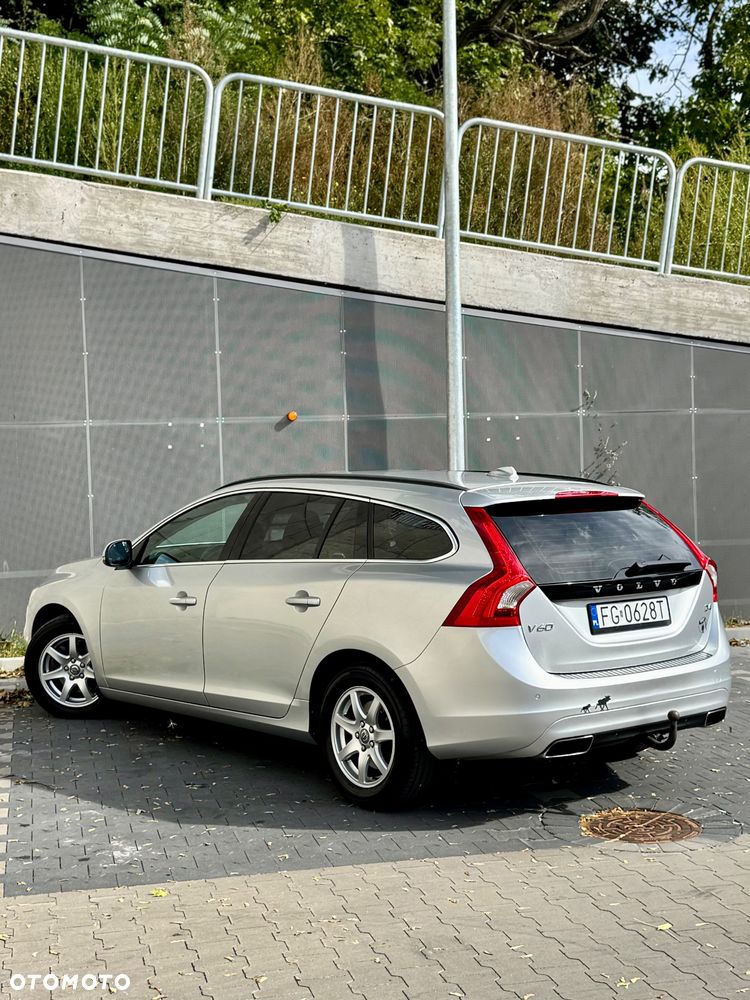 Volvo V60 D4 Geartronic Momentum - 12