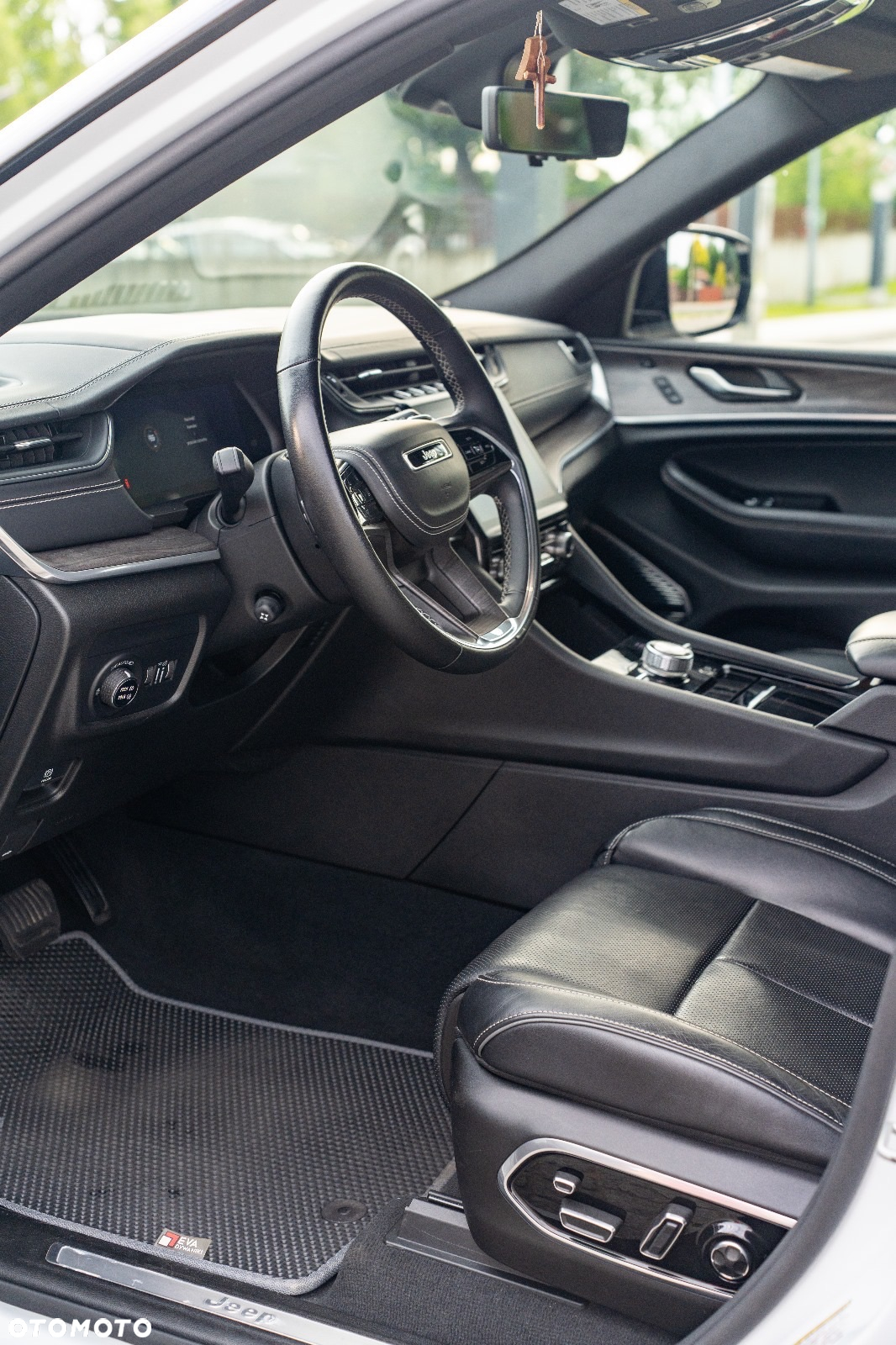 Jeep Grand Cherokee - 18