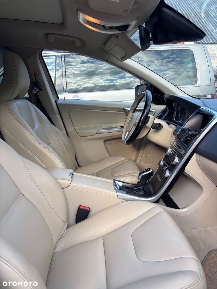 Volvo XC 60 B5 B AWD Essential - 14