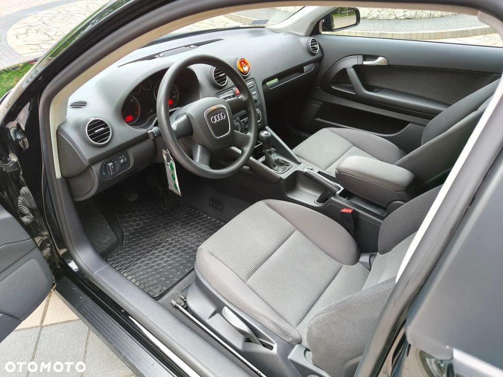 Audi A3 3-drzwiowe 1.6 FSI Ambiente - 19