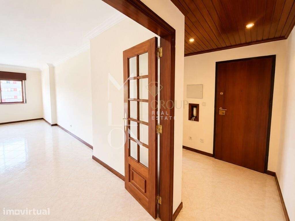 T2 ENORME COM PARQUEAMENTO E ELEVADOR - Grande imagem: 4/40