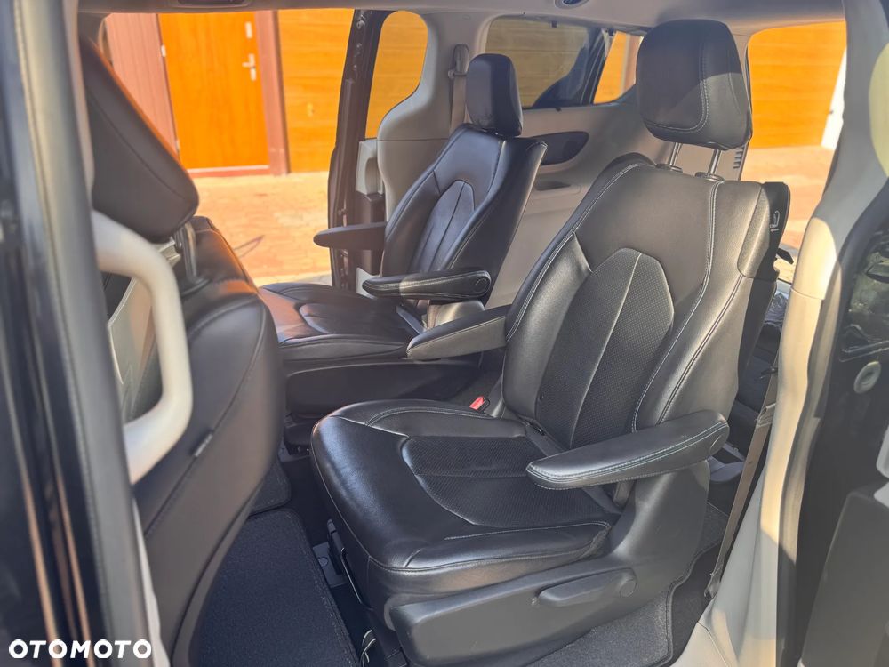 Chrysler Pacifica - 25