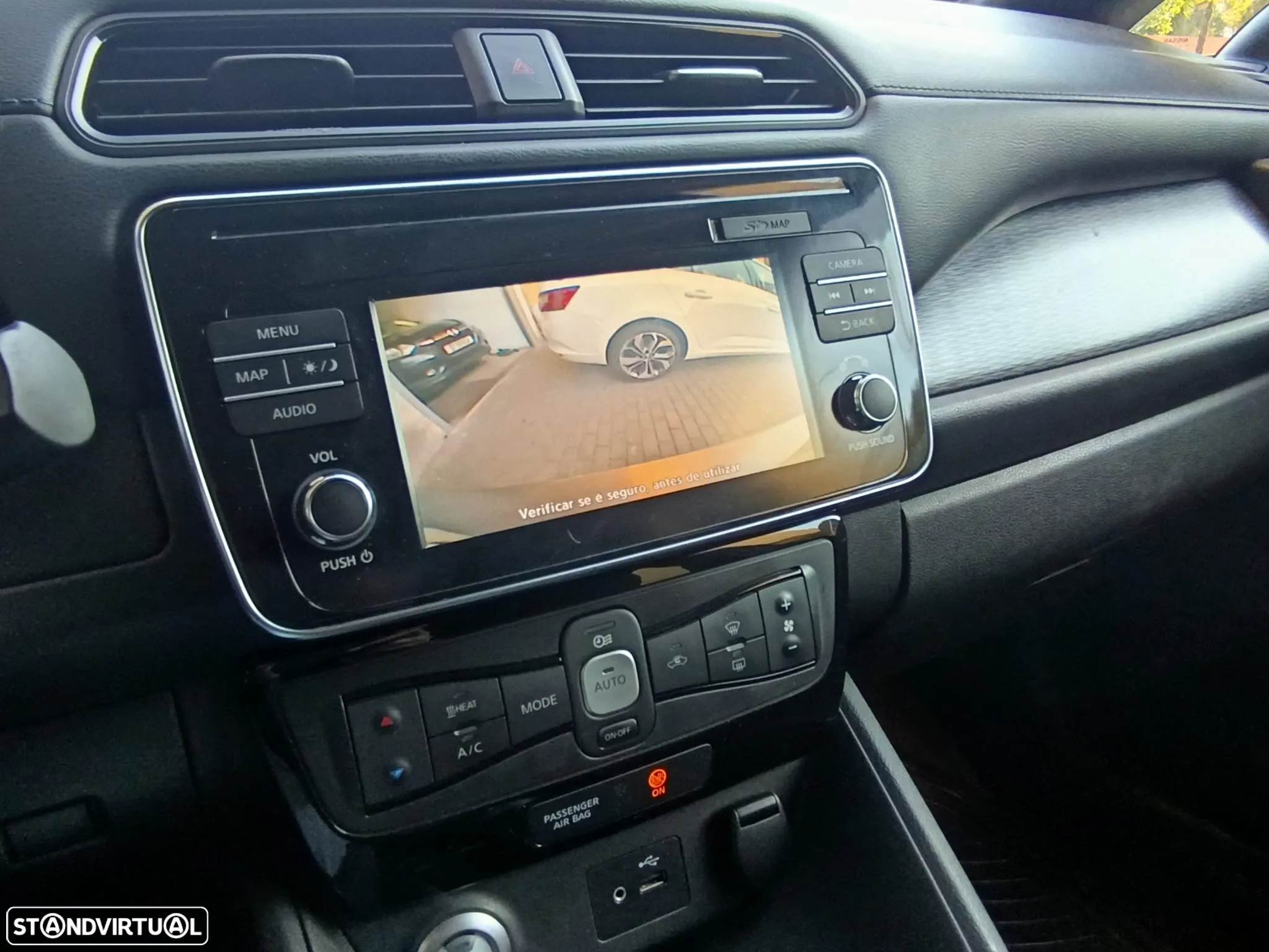 Nissan Leaf N-Connecta - 10