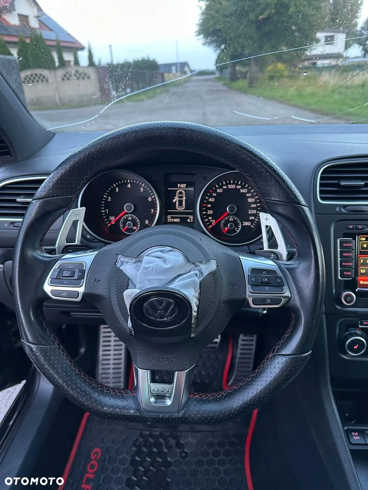 Volkswagen Golf - 6