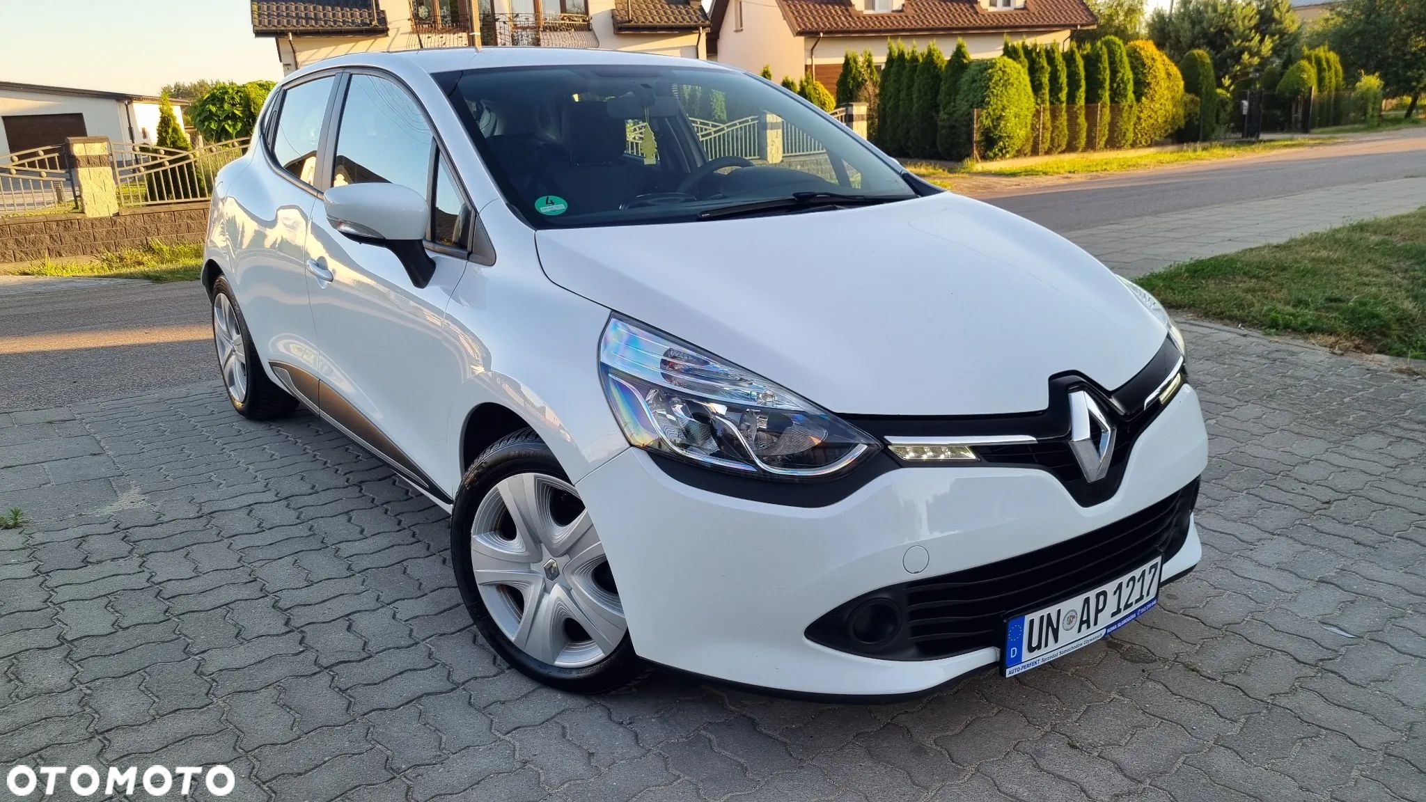Renault Clio 1.2 16V 75 Authentique - 1