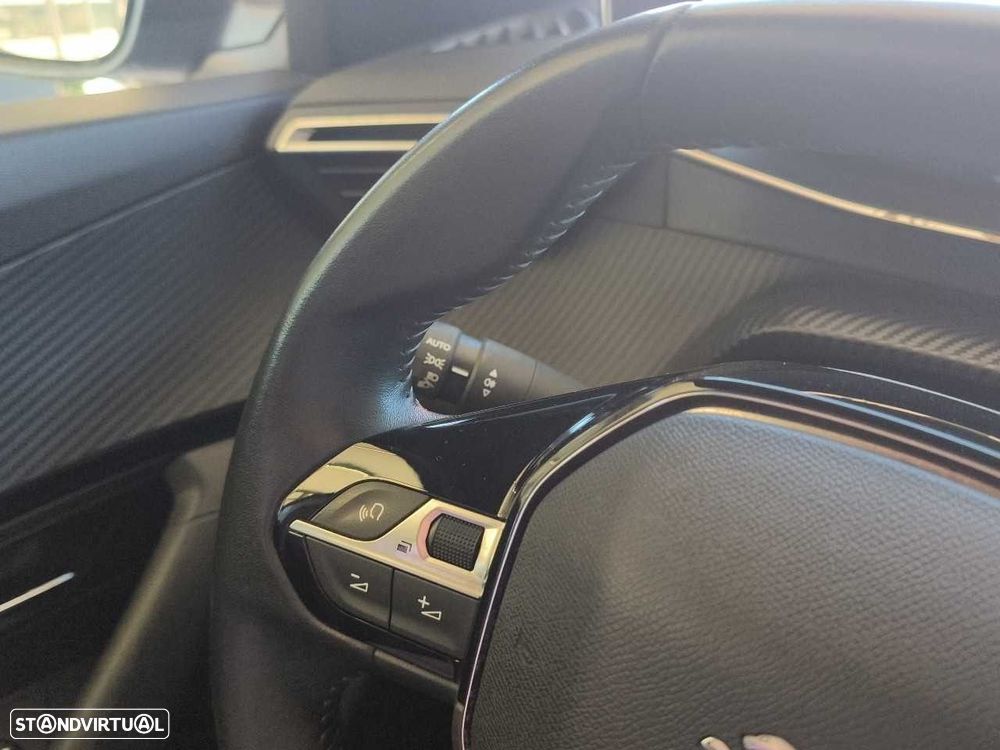 Peugeot 2008 1.2 PureTech Allure - 17