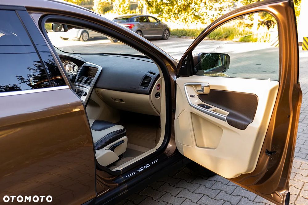 Volvo XC 60 DRIVe Momentum - 24