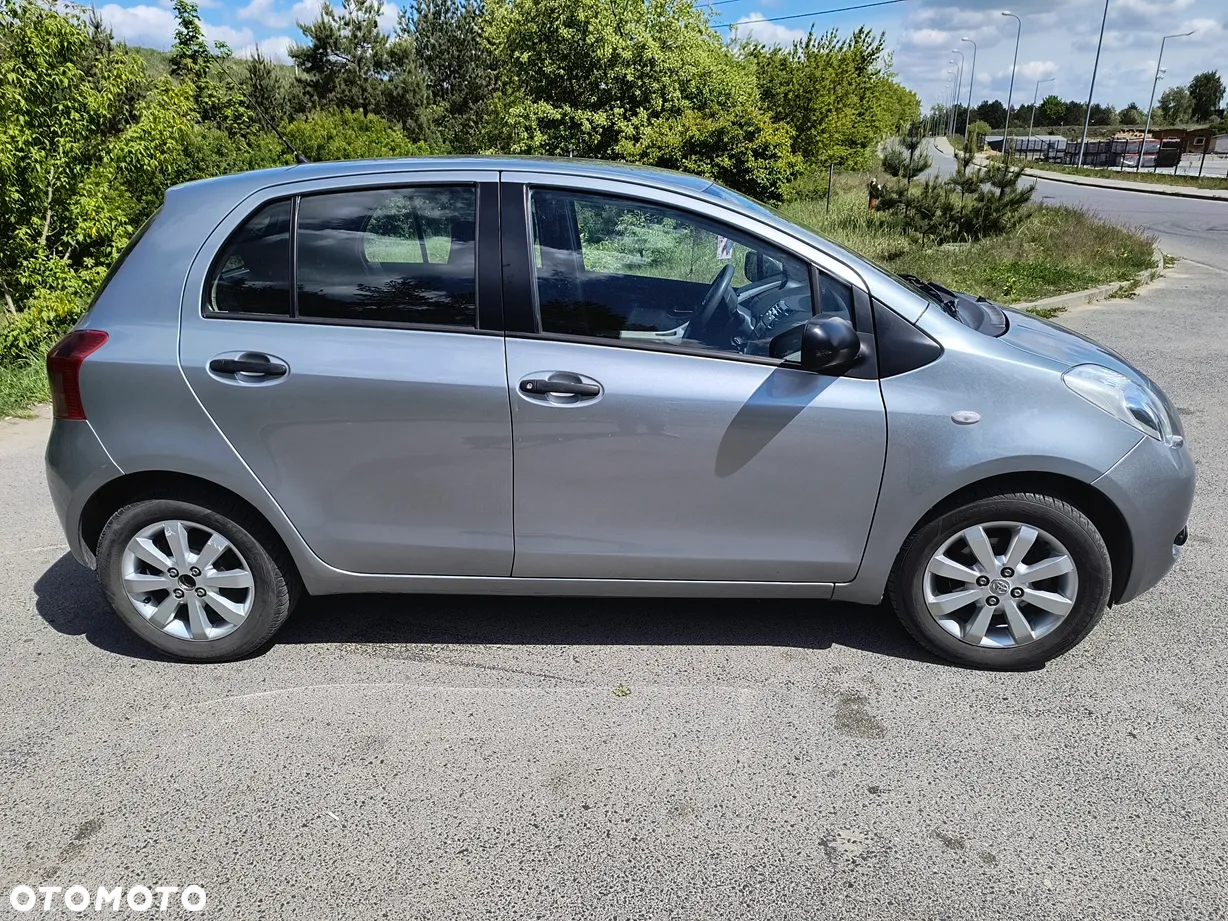 Toyota Yaris 1.3 Luna Premium - 4