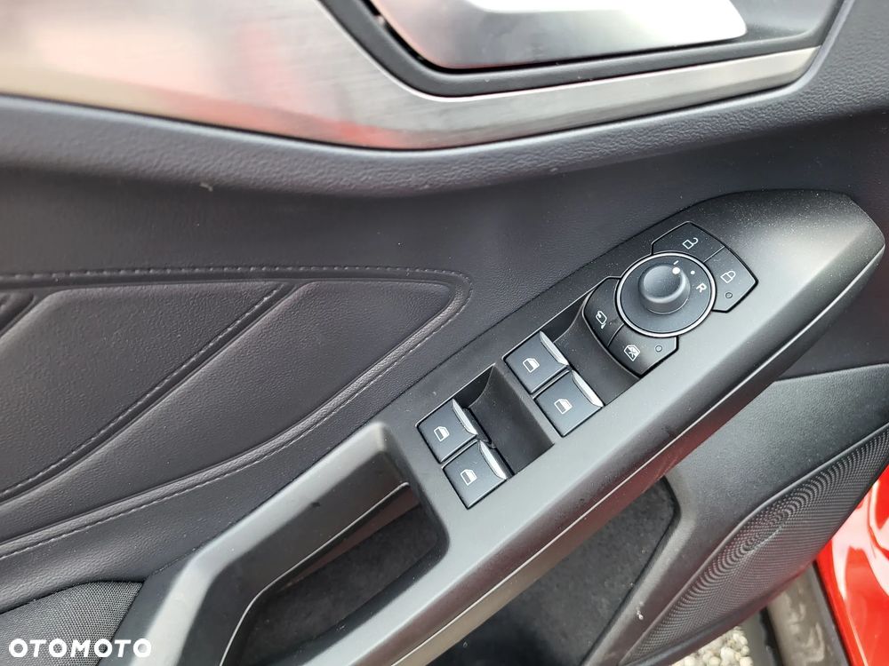 Ford Focus 1.0 EcoBoost Hybrid TITANIUM - 12