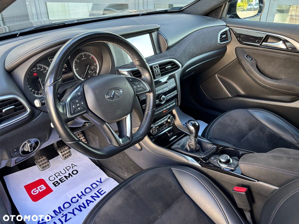 Infiniti Q30 - 10