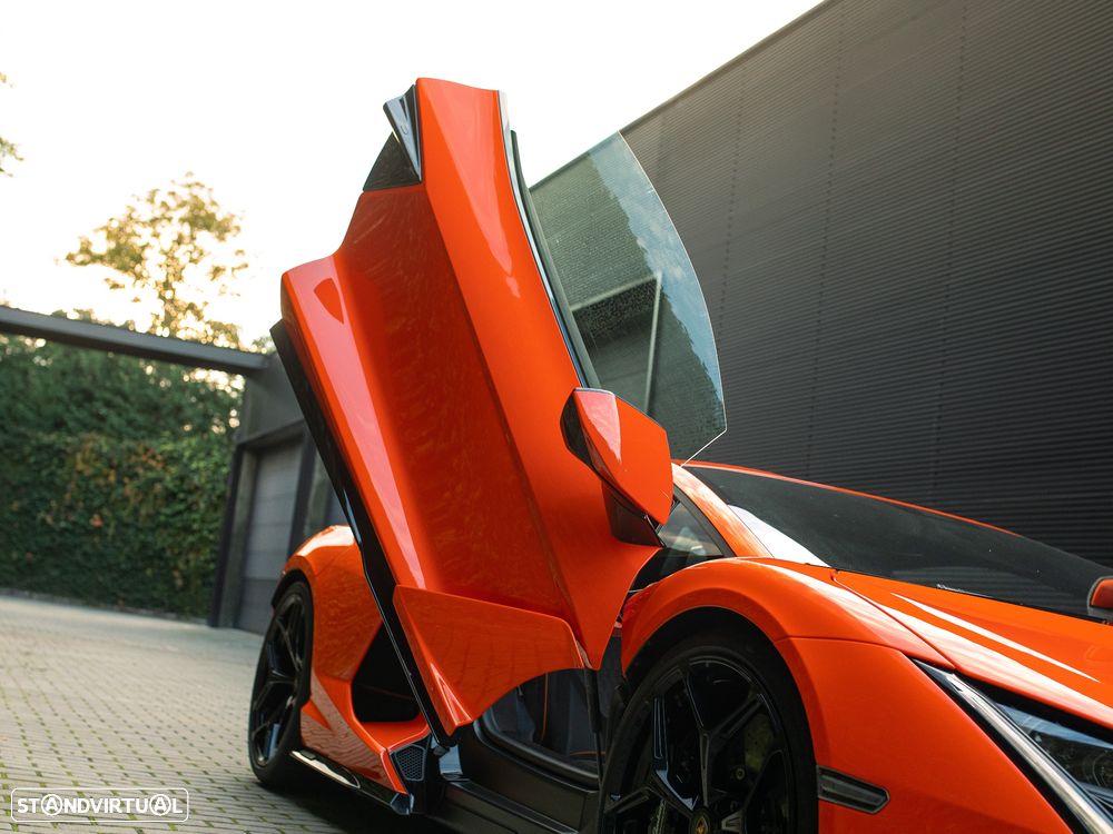Lamborghini Revuelto Standard - 9