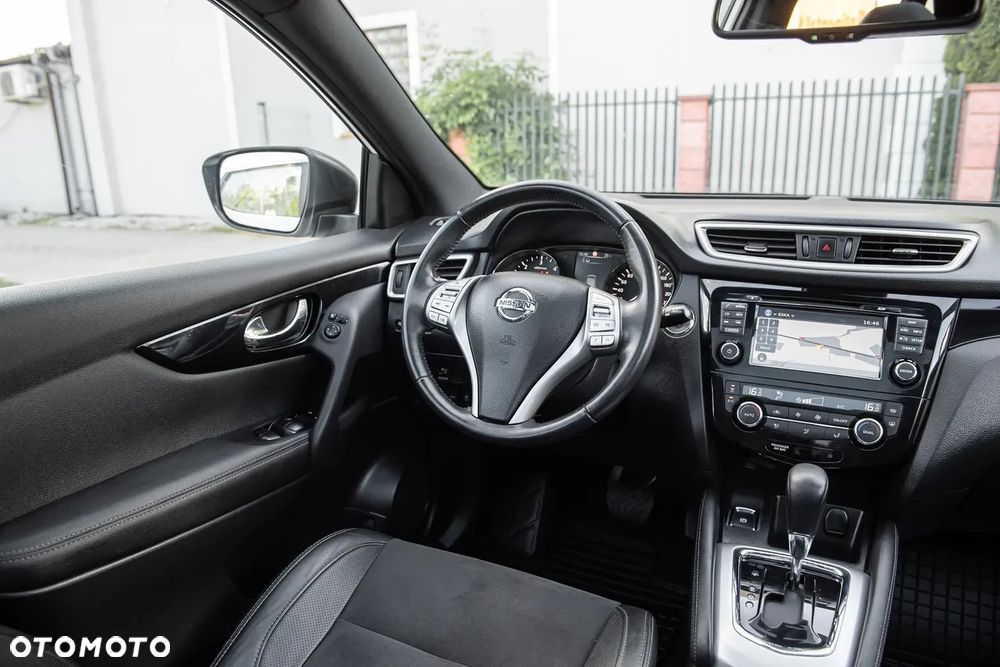 Nissan Qashqai 1.6 DCi Xtronic TEKNA - 25